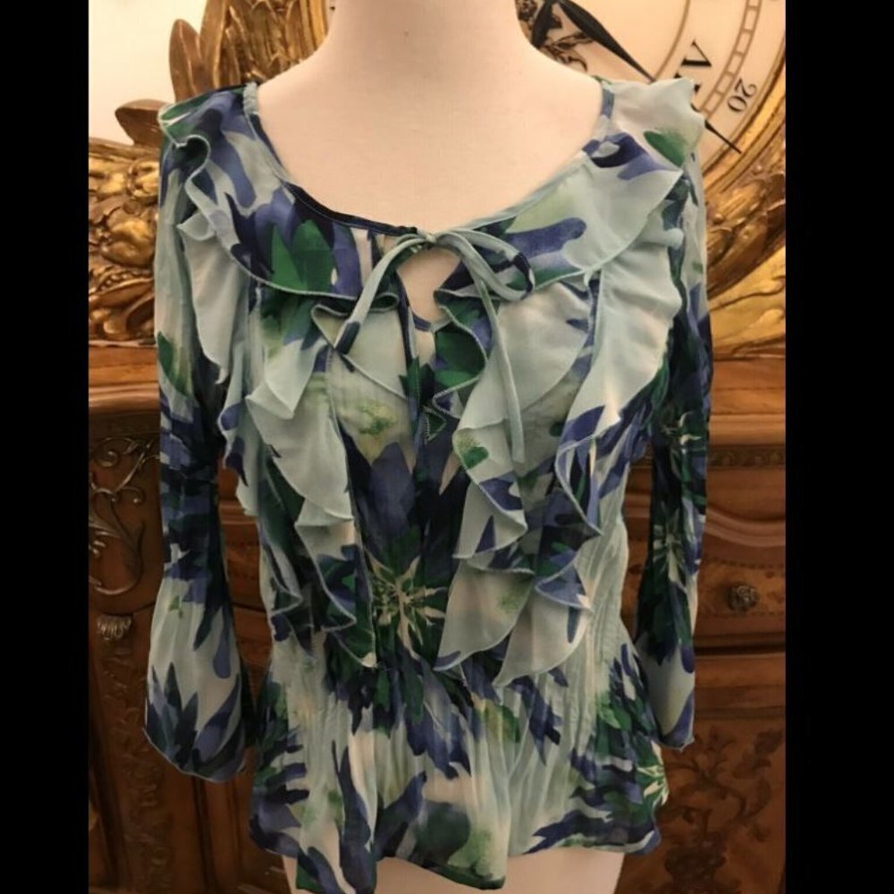 NUE OPTIONS. PL Semi Sheer Crinkle Floral with Tie at neck. Ruffle. B15